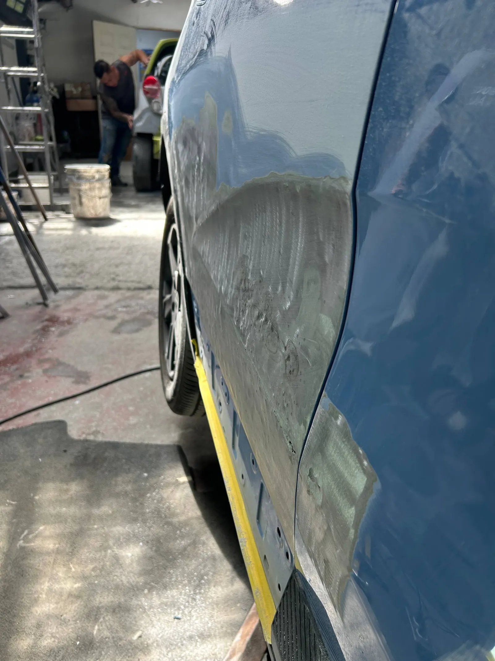 Puerta pintada Geely Geometry E 2024