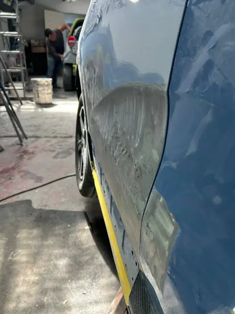 Puerta pintada Geely Geometry E 2024