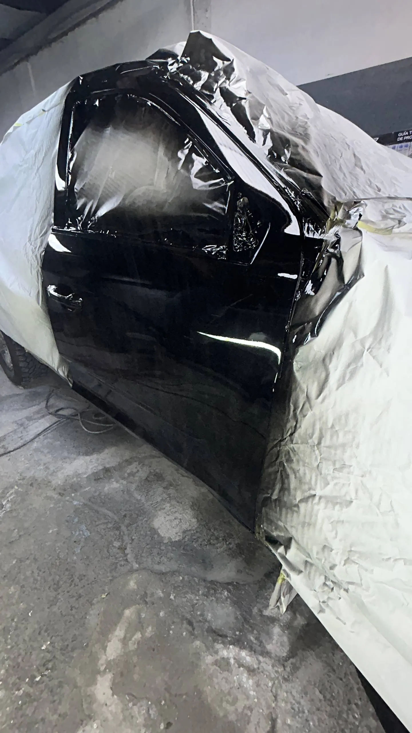 Maxus T60 2023 listo para aplicación de pintura negra en cabina